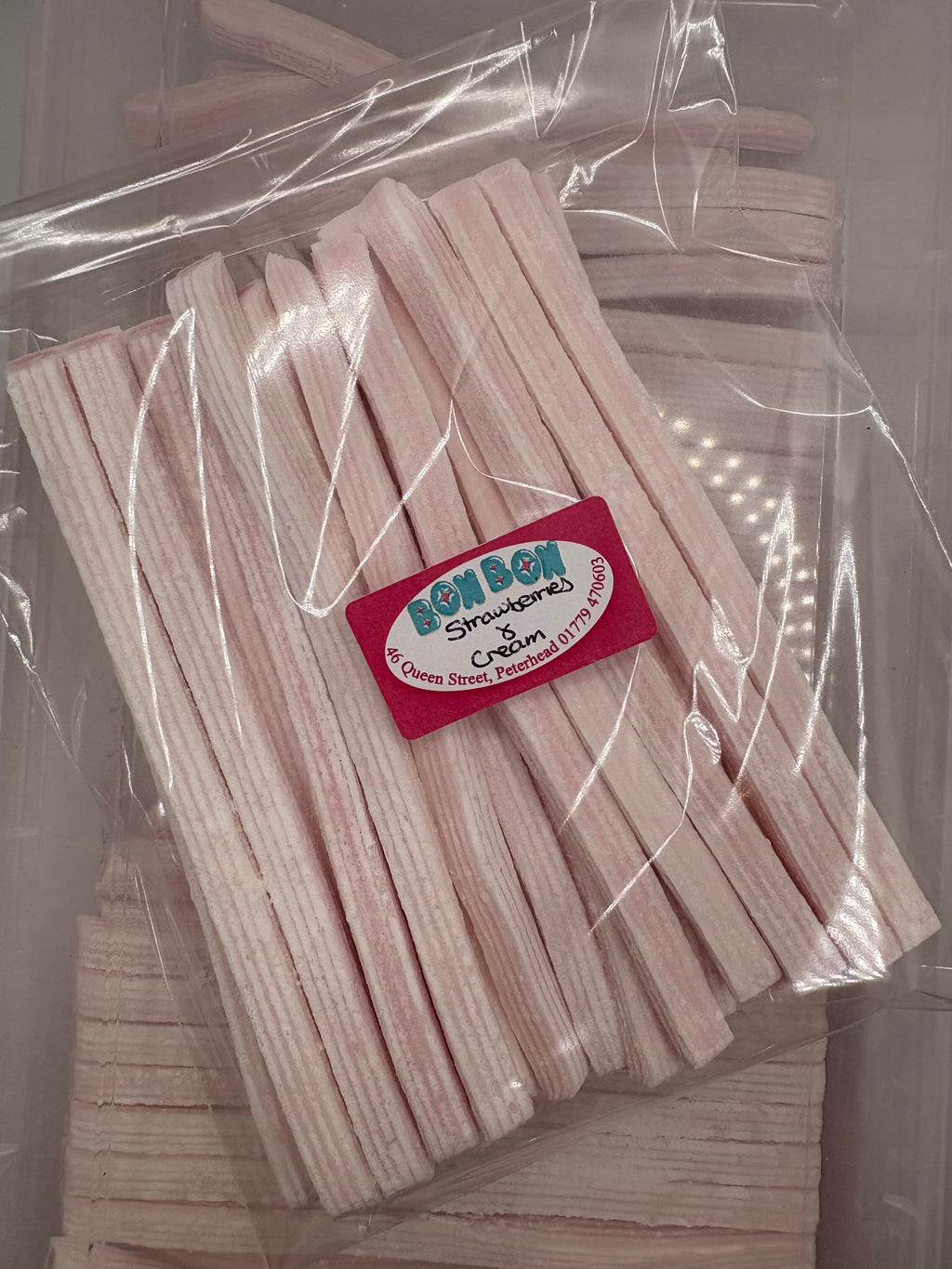 STRAWBERRY AND CREAM PENCILS